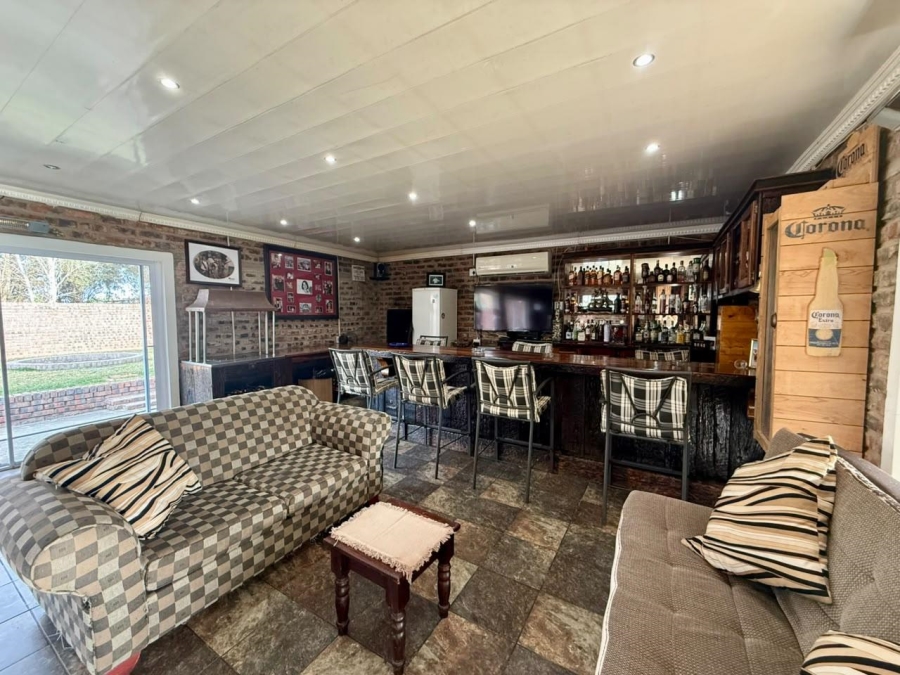 6 Bedroom Property for Sale in Bainsvlei Free State